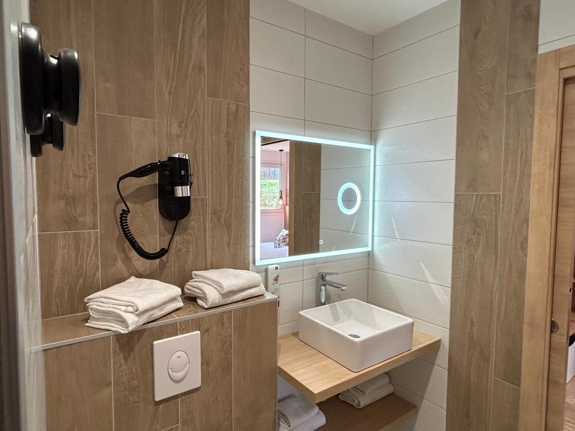 Les Orchidees , Hotel & Restaurant Verdun-sur-Meuse Dış mekan fotoğraf